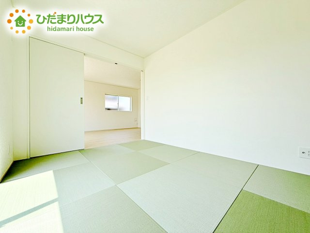 【和室】 | 東海村亀下第1　新築戸建　1号棟 | リビングと和室が続き間設計なので、家族の目が届き、子供が安心して過ごせる間取りです。