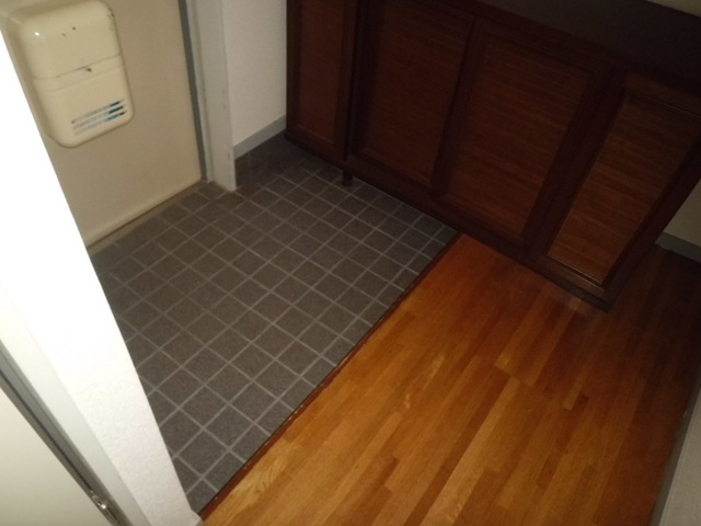 ハイム屋敷本の玄関