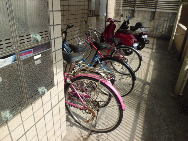 ハイム屋敷本の駐車場