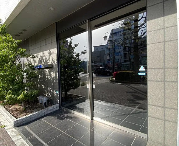 AGILIA千川駅前のエントランス