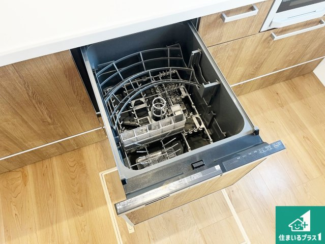 加古川市尾上町口里　第12期　新築一戸建ての設備|食事後の一仕事、食器洗いをボタン一つでお任せできちゃいます！場所を取らないビルトイン式なので、お料理スペースもしっかり確保！