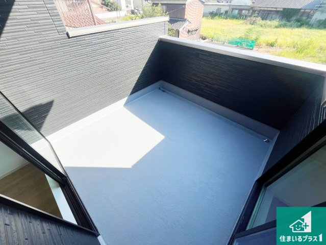 加古川市尾上町口里　第12期　新築一戸建てのバルコニー|ワイドバルコニーは洗濯物を干すスペースが広いのでご家族が多くても安心！