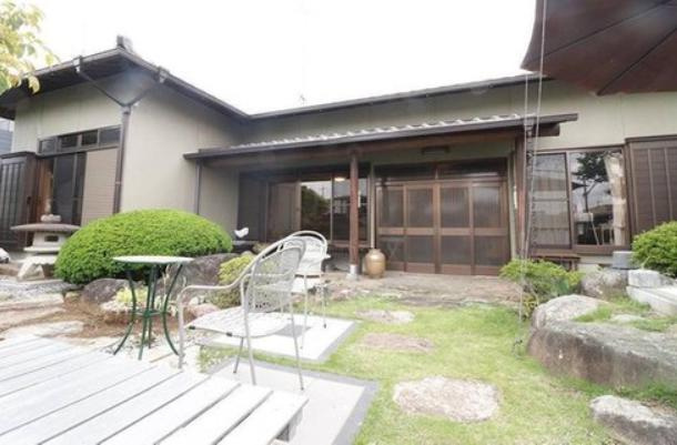 【庭】 | 筑西市幸町１丁目　中古戸建 | 夜はライトアップされた縁側・玄関がおしゃれです！