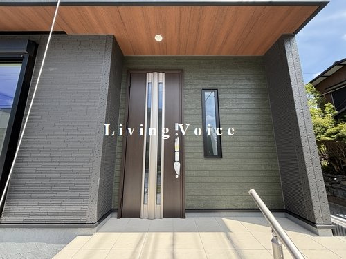 【エントランス】 | 【仲介手数料０円】伊勢原市高森台3丁目第2　新築一戸建て　1号棟　全2棟 | 伊勢原市高森台3丁目第2　新築一戸建て　全2棟