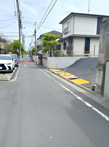練馬区富士見台3丁目　整形地×建築条件なし　全2区画の前面道路含む現地写真