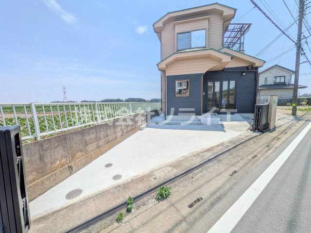 狭山市堀兼　中古ガレージハウスの前面道路含む現地写真