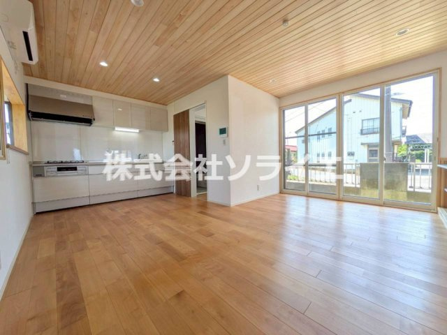 狭山市堀兼　中古ガレージハウスの居間・リビング