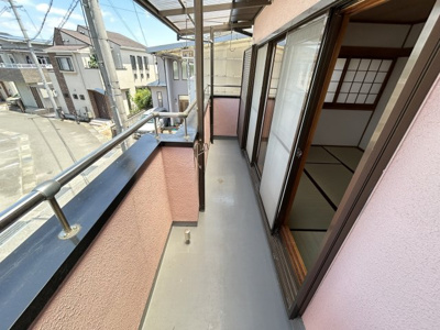 【バルコニー】 | 樋ノ口町２丁目中古テラスハウス | 開放的で明るい空間を演出してくれるバルコニーです