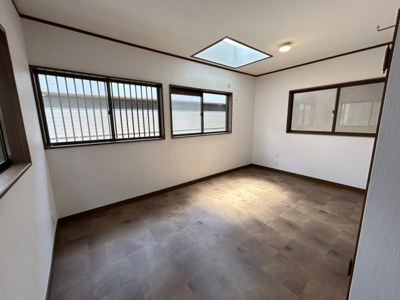 【洋室】 | 樋ノ口町２丁目中古テラスハウス | 広々とした洋室です