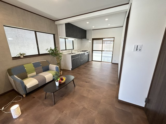 【居間・リビング】 | 樋ノ口町２丁目中古テラスハウス