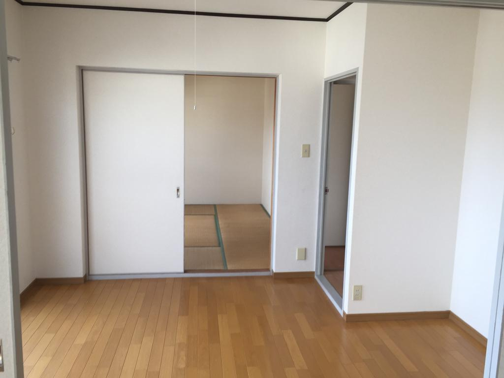 ハイム屋敷本　１０６号室の玄関