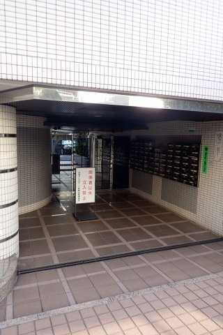 日神パレステージ本駒込のエントランス