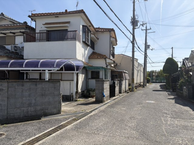 泉南市新家　中古一戸建ての前面道路含む現地写真