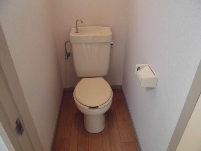 ハイツ二幸Ｂ棟のトイレ|ゆったりとした空間のトイレです