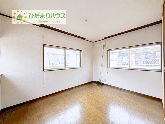 【寝室】 | 取手市戸頭　中古戸建 | 大きなベッドを置いても余裕の広さの主寝室♪