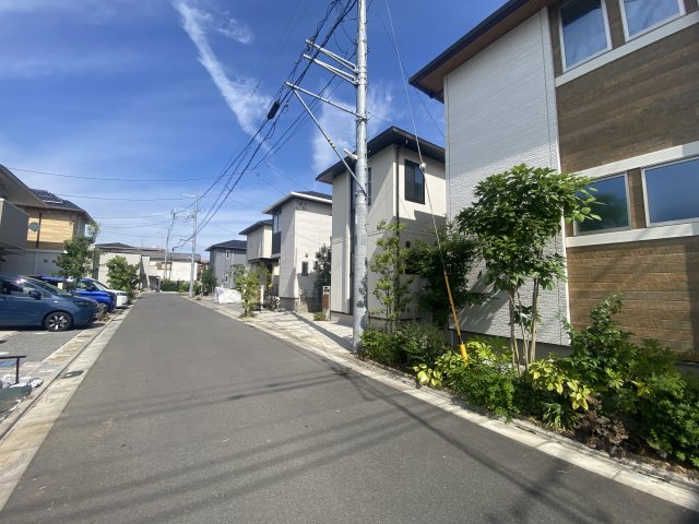 中古戸建　清瀬市中里3丁目の前面道路含む現地写真
