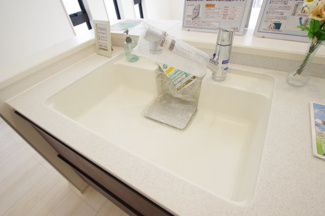 【キッチン】 | 【仲介手数料無料！！】町田市能ケ谷7丁目　新築戸建て（全1棟）7580万円 | 浄水器付き水栓