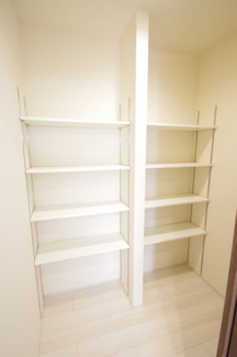 【収納】 | 【仲介手数料無料！！】町田市能ケ谷7丁目　新築戸建て（全1棟）7580万円 | パントリー（可動棚）