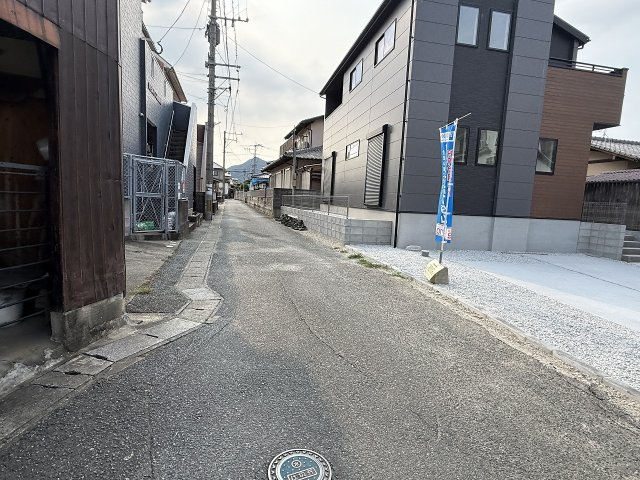 前原北4丁目　新築戸建の前面道路含む現地写真