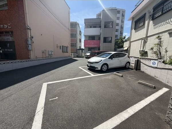 共和不動産ビル東館の駐車場