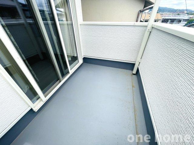 豊中市春日町1丁目中古戸建のバルコニー|◆3階バルコニーです！広いのでプランターでガーデニングを楽しめそうですね♪