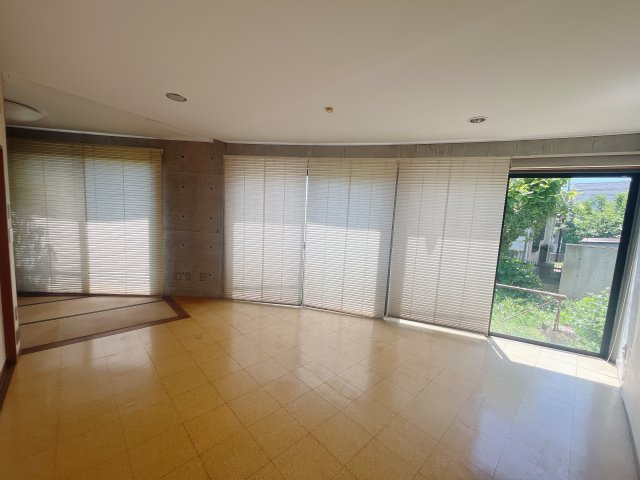 【中古戸建】前橋市緑が丘町の洋室|■洋室｜ナチュラルカラーの床です。模様替えなどとても楽しく工夫できます♪陽当たり、風通しもとても良いので毎日快適な生活スタートです！子供部屋にも良いですね♪