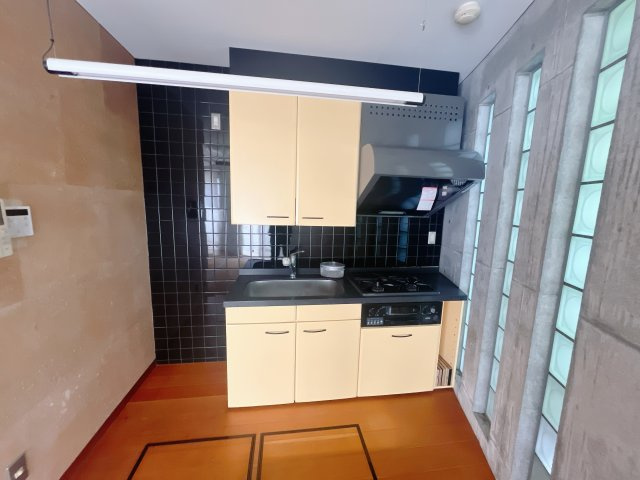 【中古戸建】前橋市緑が丘町の洋室|■洋室｜ミニキッチンをご用意しております。二世帯としても大丈夫です♪