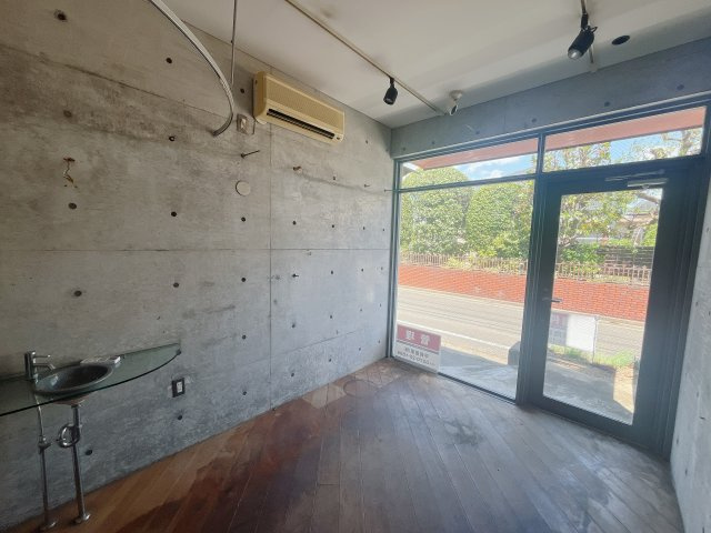 【中古戸建】前橋市緑が丘町の玄関|■玄関｜中に入るとすぐに手洗い場所をご用意しております♪感染予防としても安心です♪