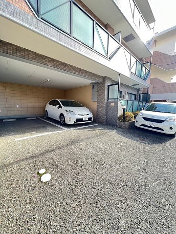 ルネッサンス武庫之荘（南武庫之荘1丁目）の駐車場|駐車場完備です