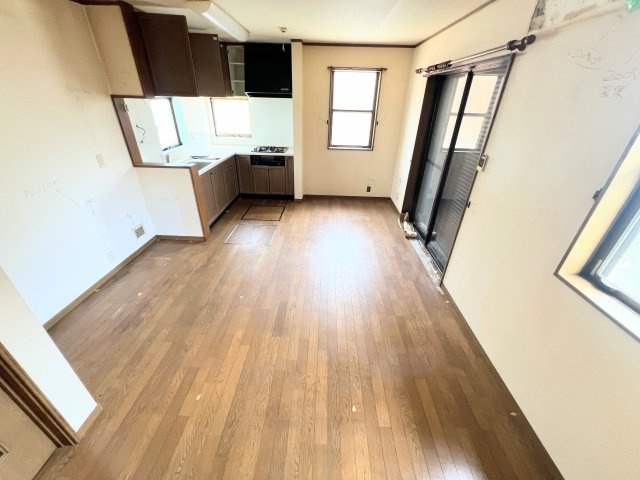 武蔵村山市学園1丁目　中古戸建の居間・リビング