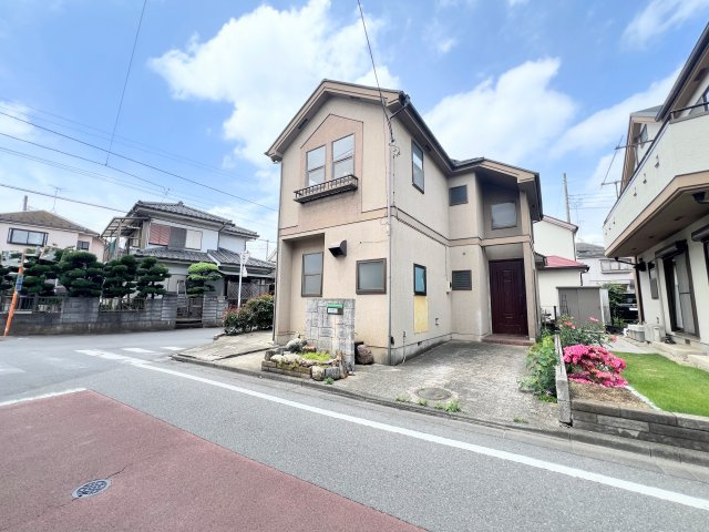武蔵村山市学園1丁目　中古戸建の前面道路含む現地写真