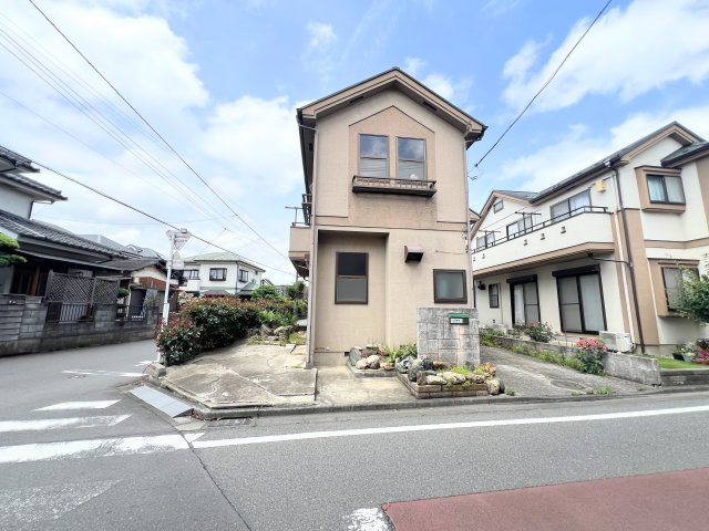 武蔵村山市学園1丁目　中古戸建の前面道路含む現地写真