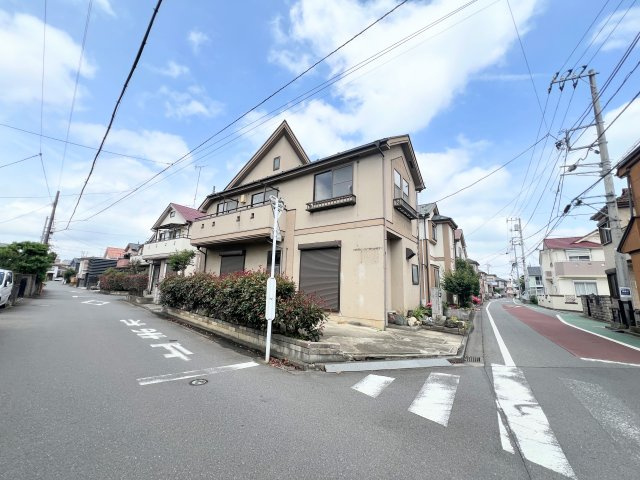 武蔵村山市学園1丁目　中古戸建の前面道路含む現地写真