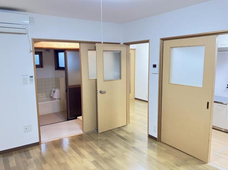 はりまや町２丁目戸建　１の居間・リビング|ゆったり過ごせる居間です