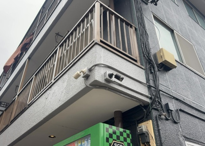 【受付】 | 富士見マンション | 受付はマンションコンシェルジュがいる場合もあれば、管理人が滞在する小部屋を総称して呼ぶことがあります。主にエントランスに設置されていることから、防犯面でも期待ができます。防犯設備がない場合はより安心！
