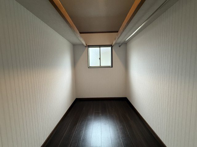 西区宮下２丁目戸建の洋室