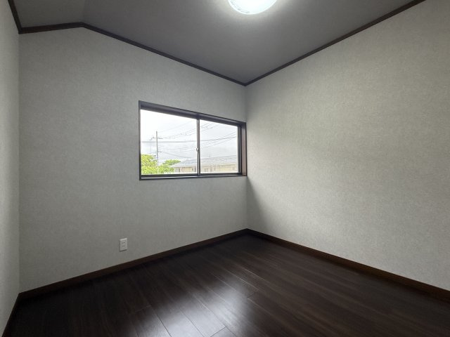 西区宮下２丁目戸建の洋室