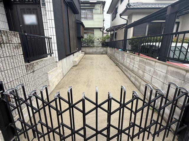 西区宮下２丁目戸建の駐車場