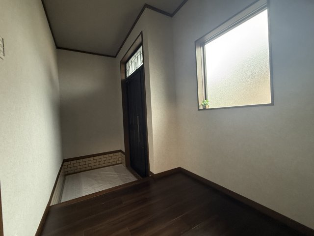 西区宮下２丁目戸建の玄関