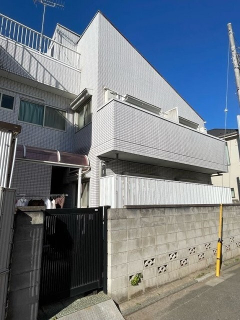 世田谷区野沢２丁目のアパートのエントランス