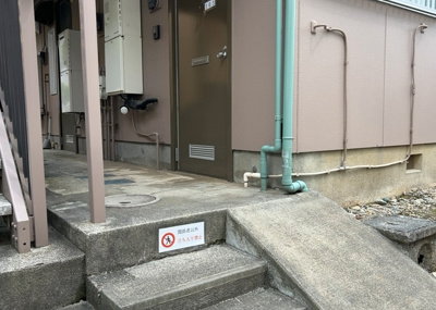 【設備】 | ラフィネ西八王子 | エントランス付近に設置されている集合ポストは、住んでいる部屋と離れているため、ポストをあさるなど誰かに何かされていても被害に気づきにくいです。入居する時には他人に特定されにくい番号で鍵をかけましょう！
