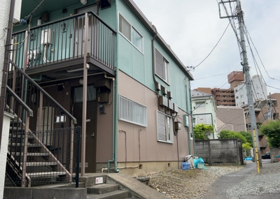 【外観】 | ラフィネ西八王子 | 隣家の土地はどうなっているのか、生活利便施設が近くにあるのか、学校まで近いかなど、お客様のライフスタイルにあわせたイメージが重要です。また、近くにあると困る施設が近くにないかも確認するといいでしょう。