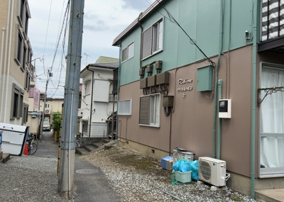 【外観】 | ラフィネ西八王子 | 外観はマンション管理がされているかの目安になります。築年数が古いと、壁面は劣化してひび割れが生じることも！建物が古びていても細かいところが修繕されていると、きちんと管理されているなぁと感じるでしょう。