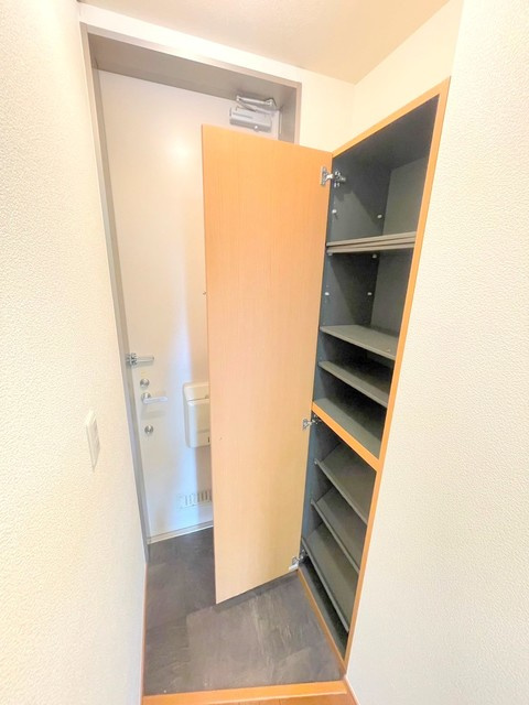 メゾン四季の玄関|☆シューズボックスもタップリ☆