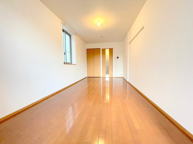 メゾン四季の居間・リビング|☆広々フローリング☆最上階角部屋です☆