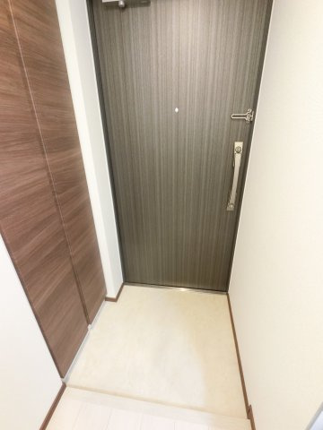 GENOVIA西千葉Ⅱの玄関|※反転タイプ