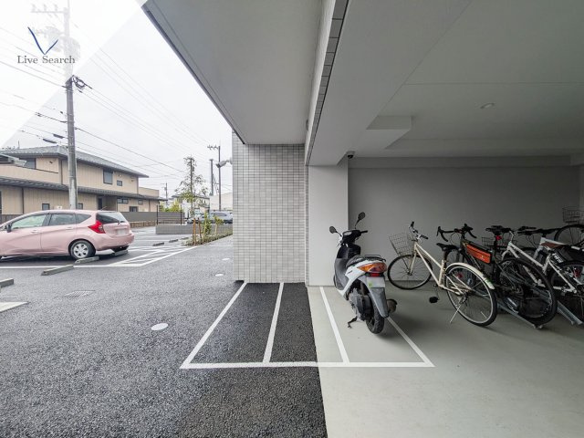 ペアパレス六町環七北通りの駐車場