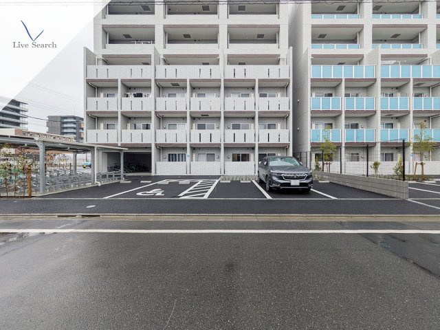 ペアパレス六町環七北通りの駐車場