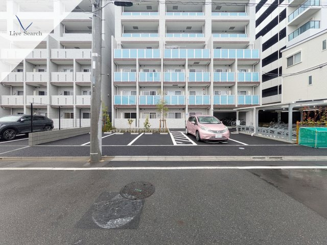 ペアパレス六町環七北通りの駐車場
