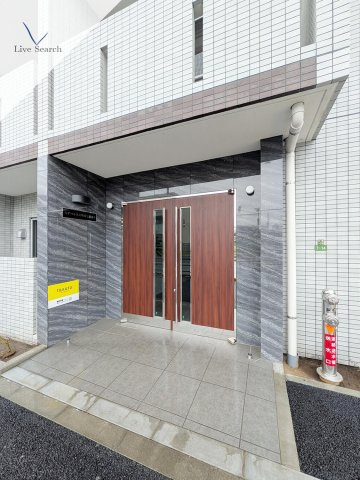 ペアパレス六町環七北通りのエントランス